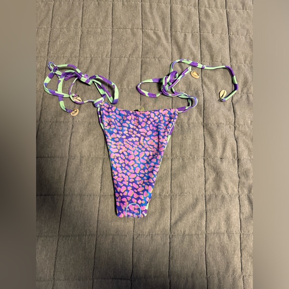 Moana Bikini - Reversible Lil’ Shrimp Tie Bottoms - Size Medium - Picture 2 of 4